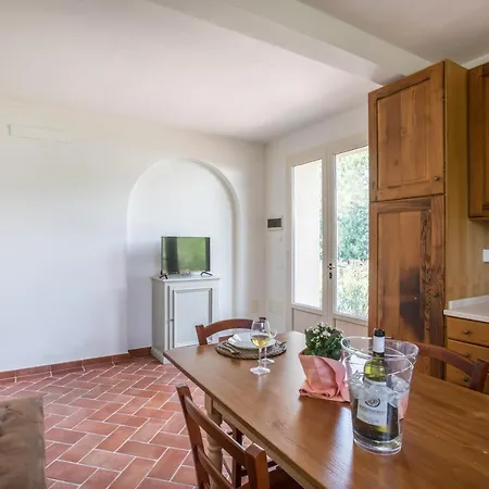 Farm stay Sant Elmira - Relax With External Jacuzzi Montescudaio