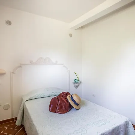 Sant Elmira - Relax With External Jacuzzi Farm stay Montescudaio